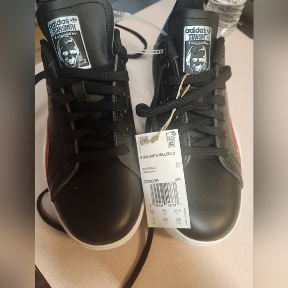 Adidas shoes - Picture 6 of 7